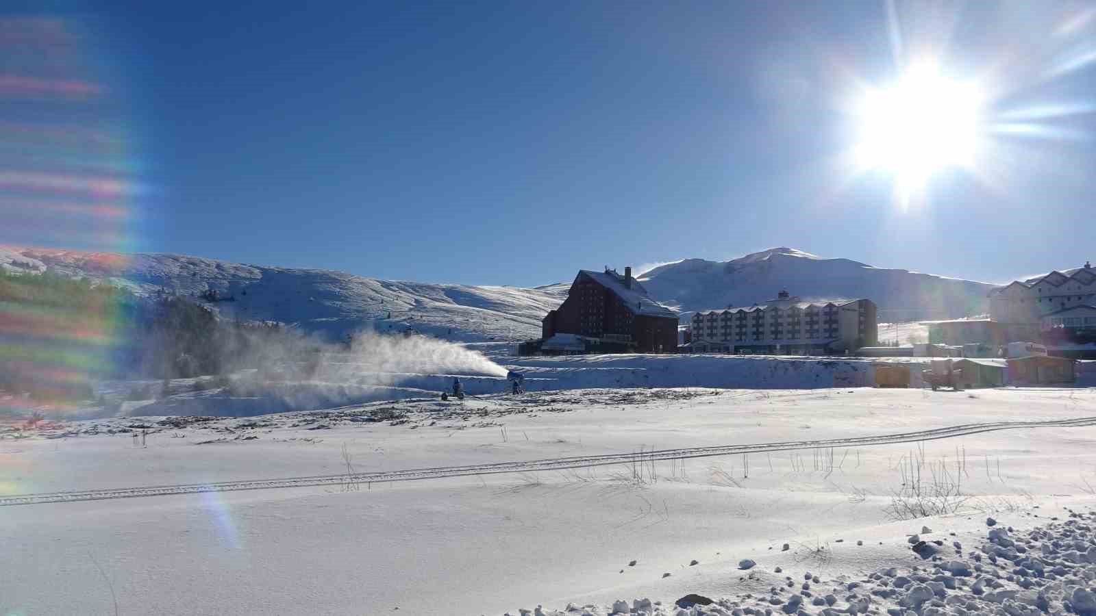 Uludağ’a kar yağdı, vatandaşlar tadını çıkardı