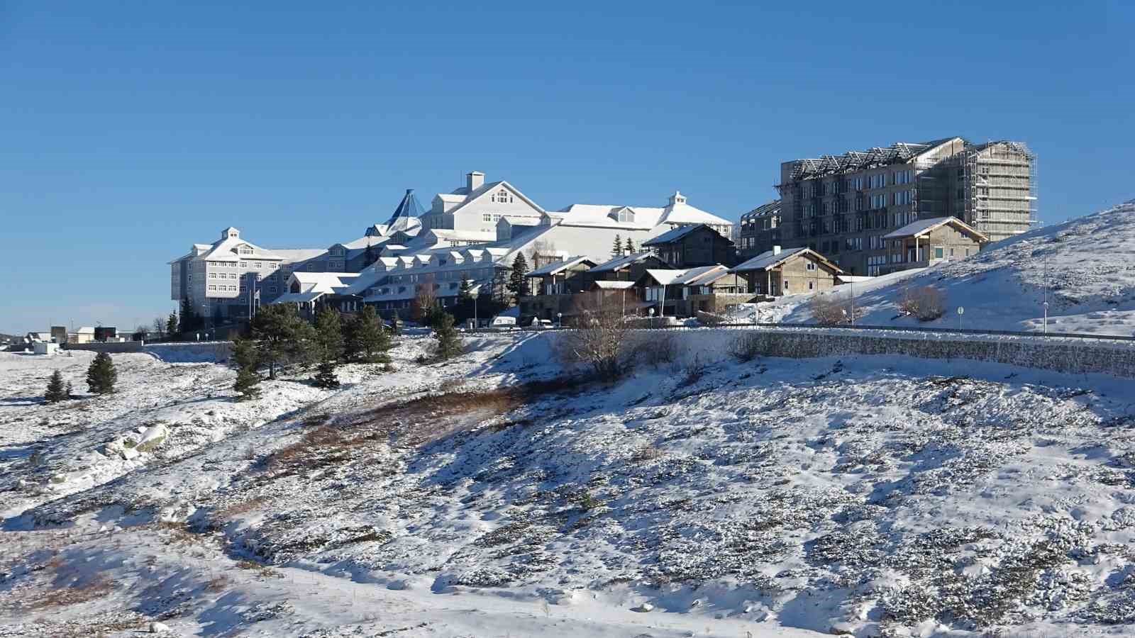 Uludağ’a kar yağdı, vatandaşlar tadını çıkardı