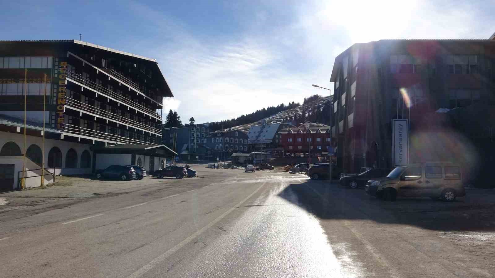 Uludağ’da karlar eridi, güneş ve rüzgar hakim