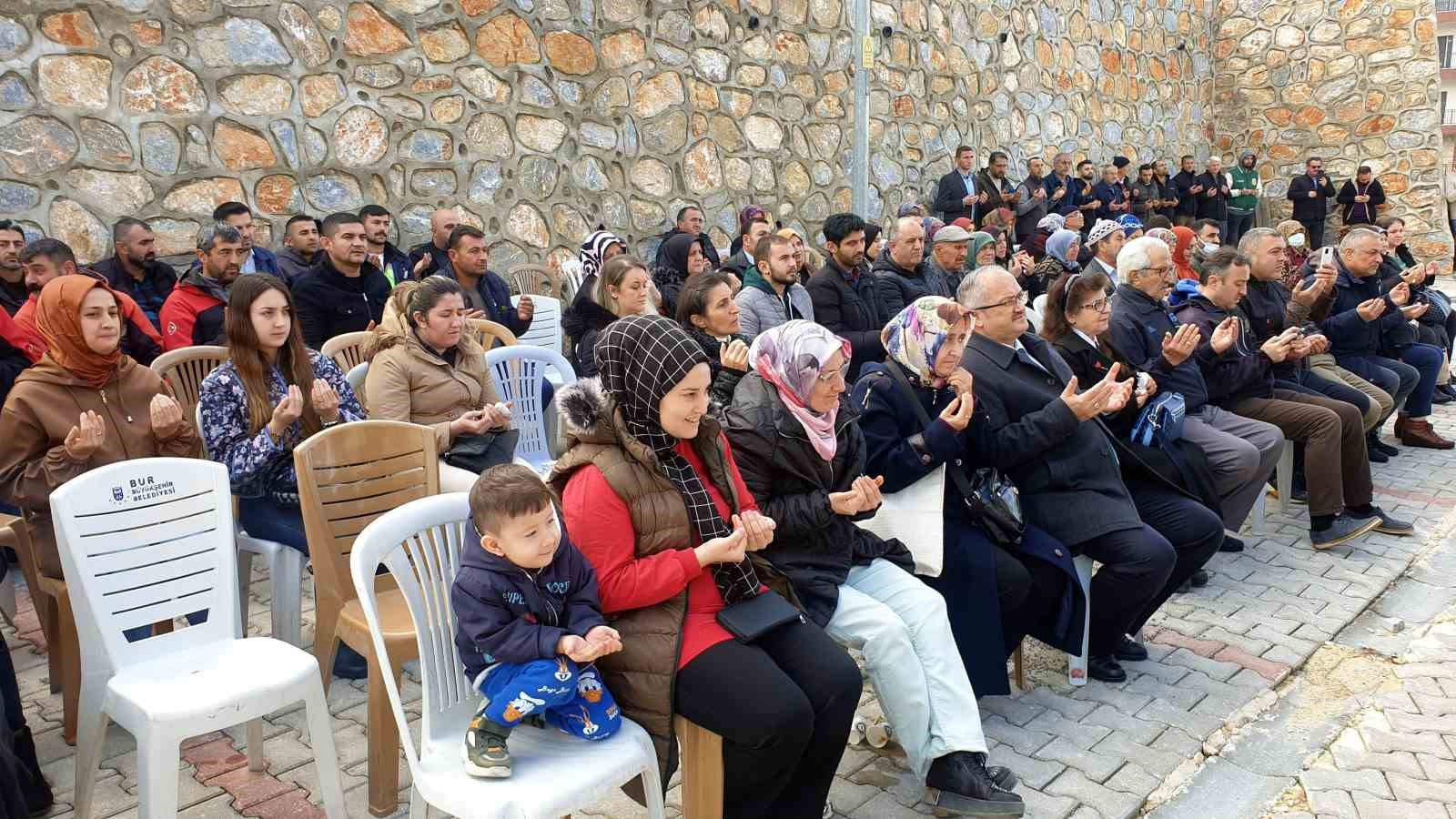 Orhaneli’de TOKİ hak sahiplerine anahtarları teslim edildi