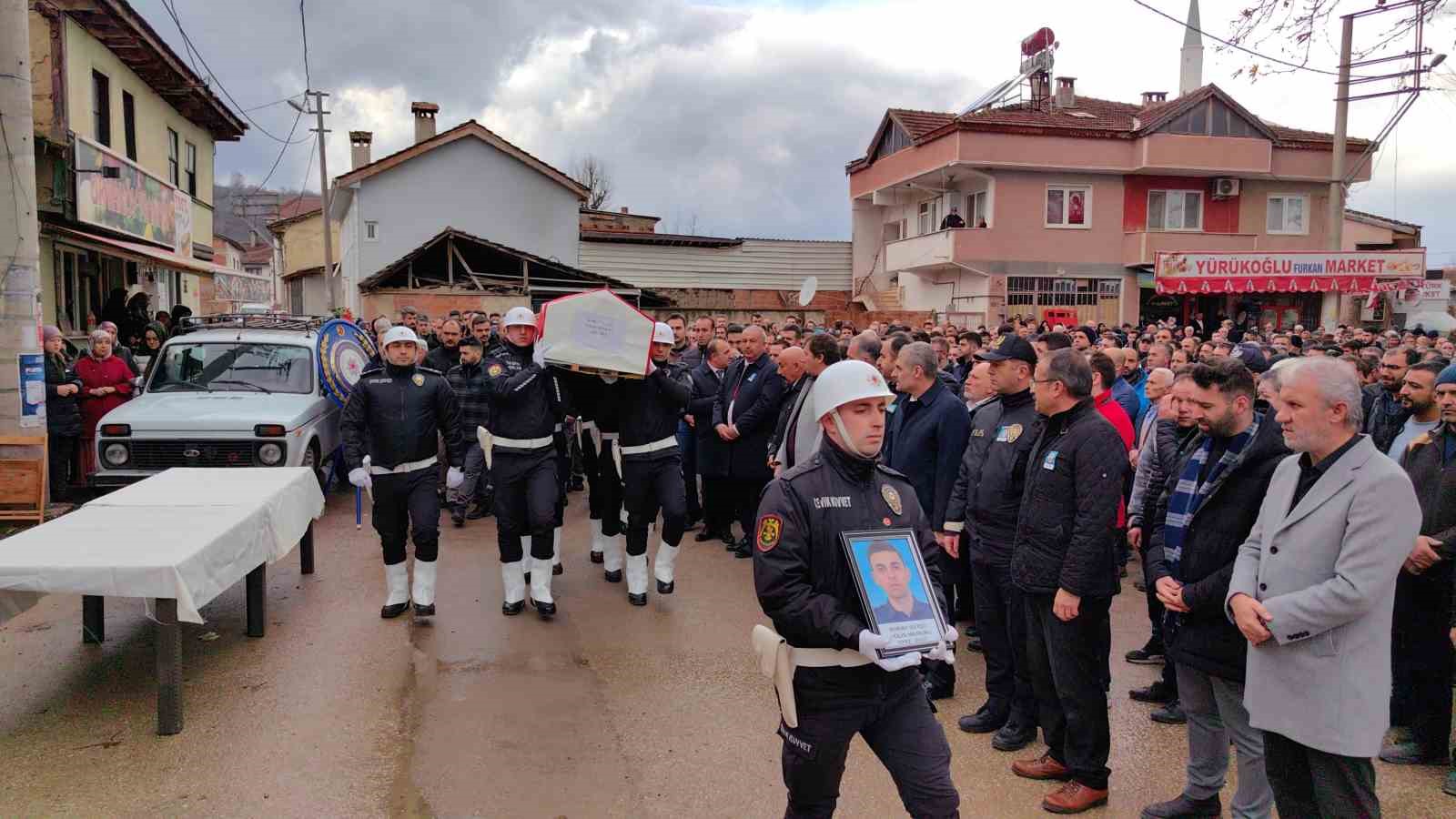 Cumhurbaşkanlığı koruma görevlisi polis son yolculuğa uğurlandı