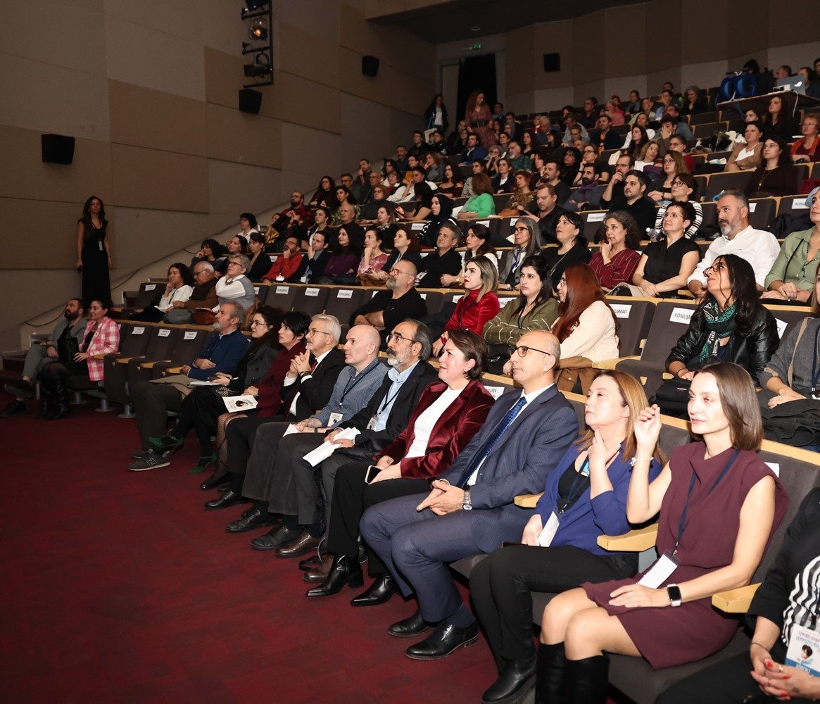 “Kum Tanecikleri Anlatıcısı: Tomris Uyar Sempozyumu” başladı