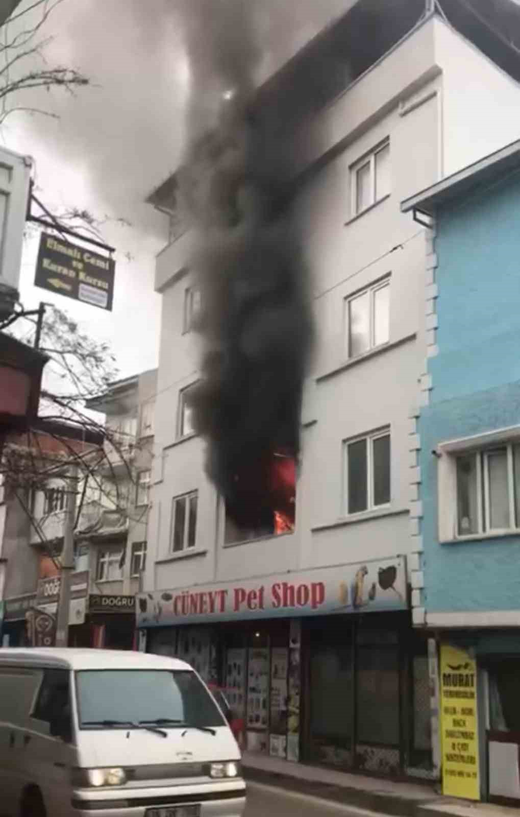 Bursa’da mutfaktaki yemek daireyi yaktı