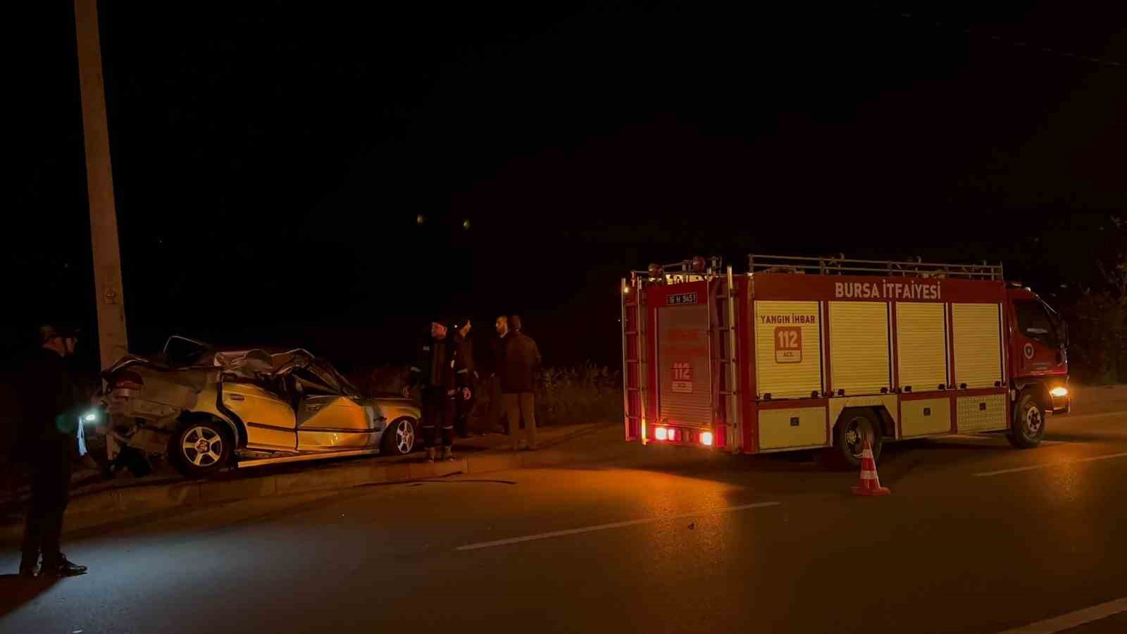 35 metre sürüklenen otomobil elektrik direğine çarptı: 1 yaralı