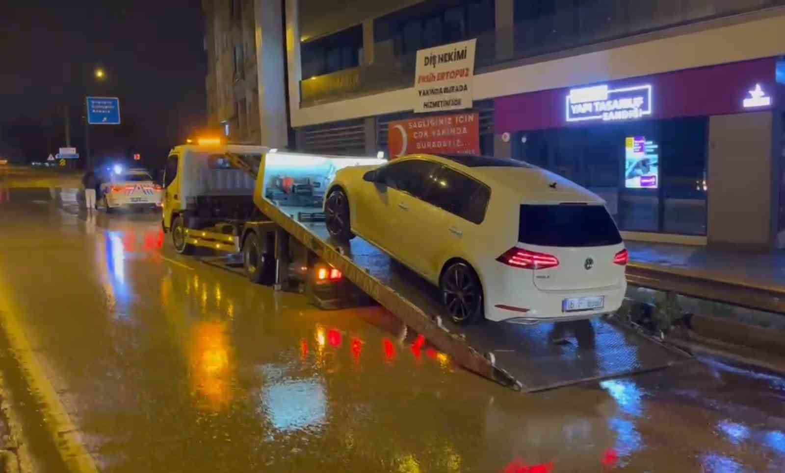 Aracını yolun ortasına çekerek uyuyan sürücü cezadan kaçamadı