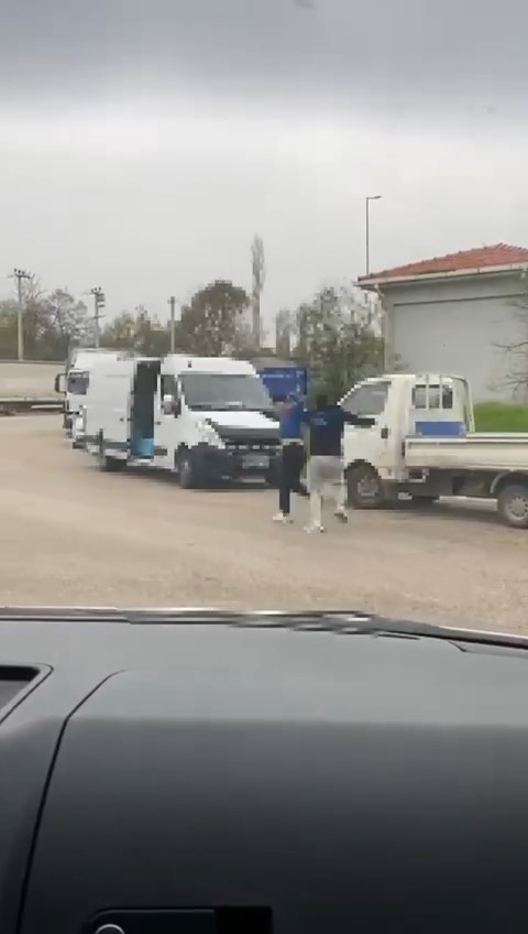 Kovaladığı kişi yakalayıp böyle darp etti