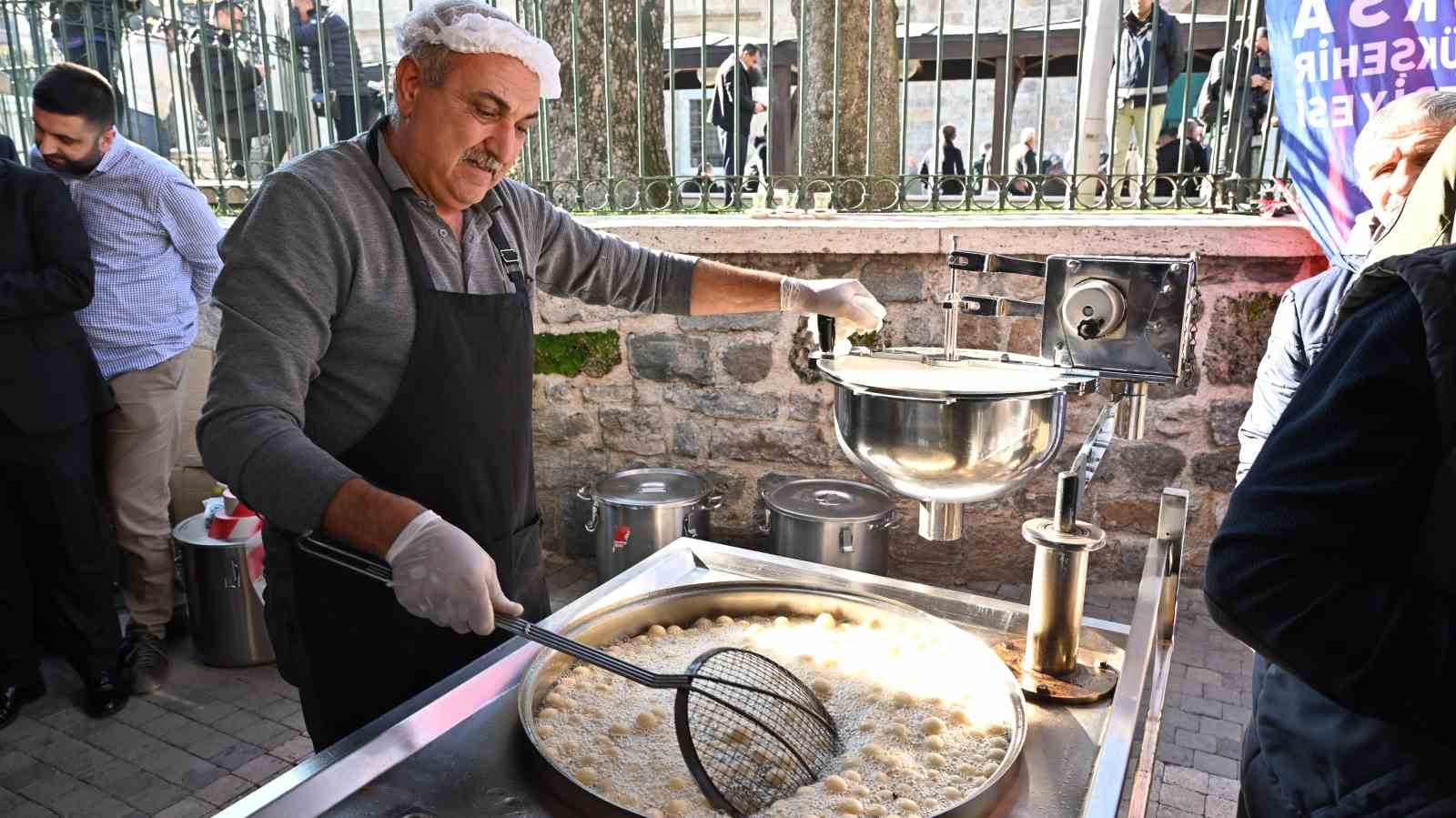 Bursa’da şehitlerin anısına lokma dağıtıldı