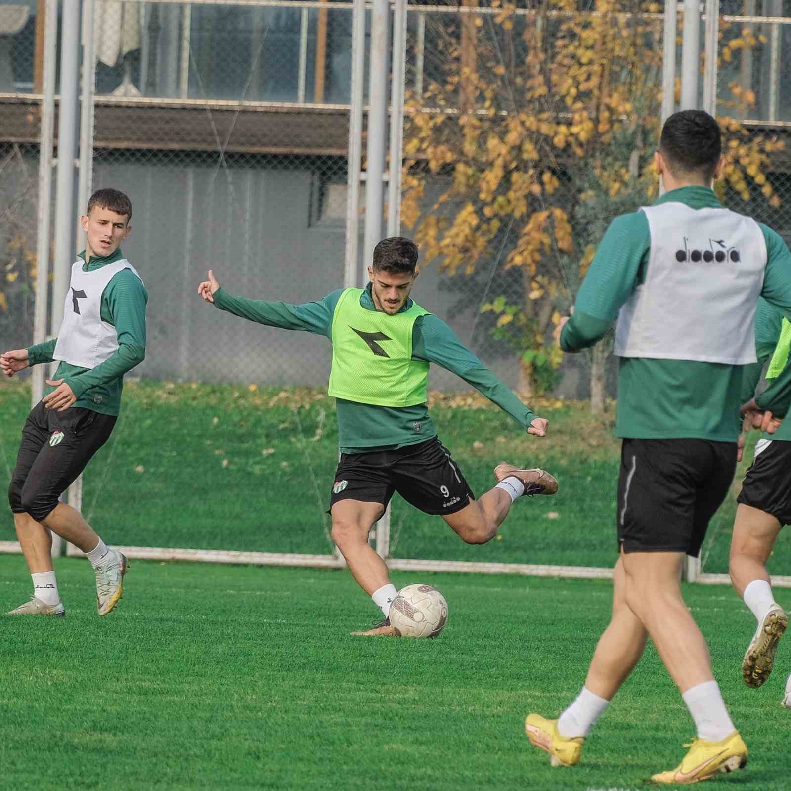 Bursaspor topa sahip olma ve dayanıklılık çalıştı