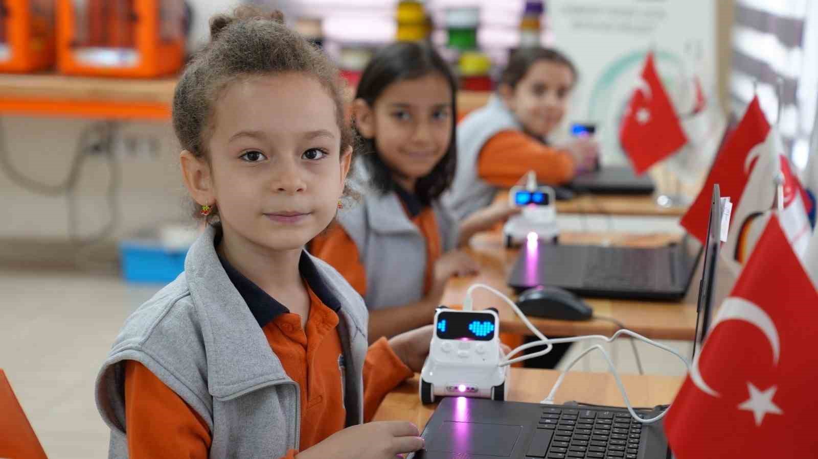 Bu ilçedeki çocukların yarısı robotik kodlama ve yazılım öğrendi....