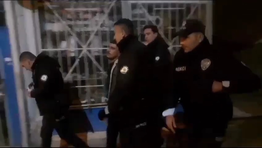 Gece bekçileri yabancı uyruklu uyuşturucu satıcısını suçüstü yakaladı