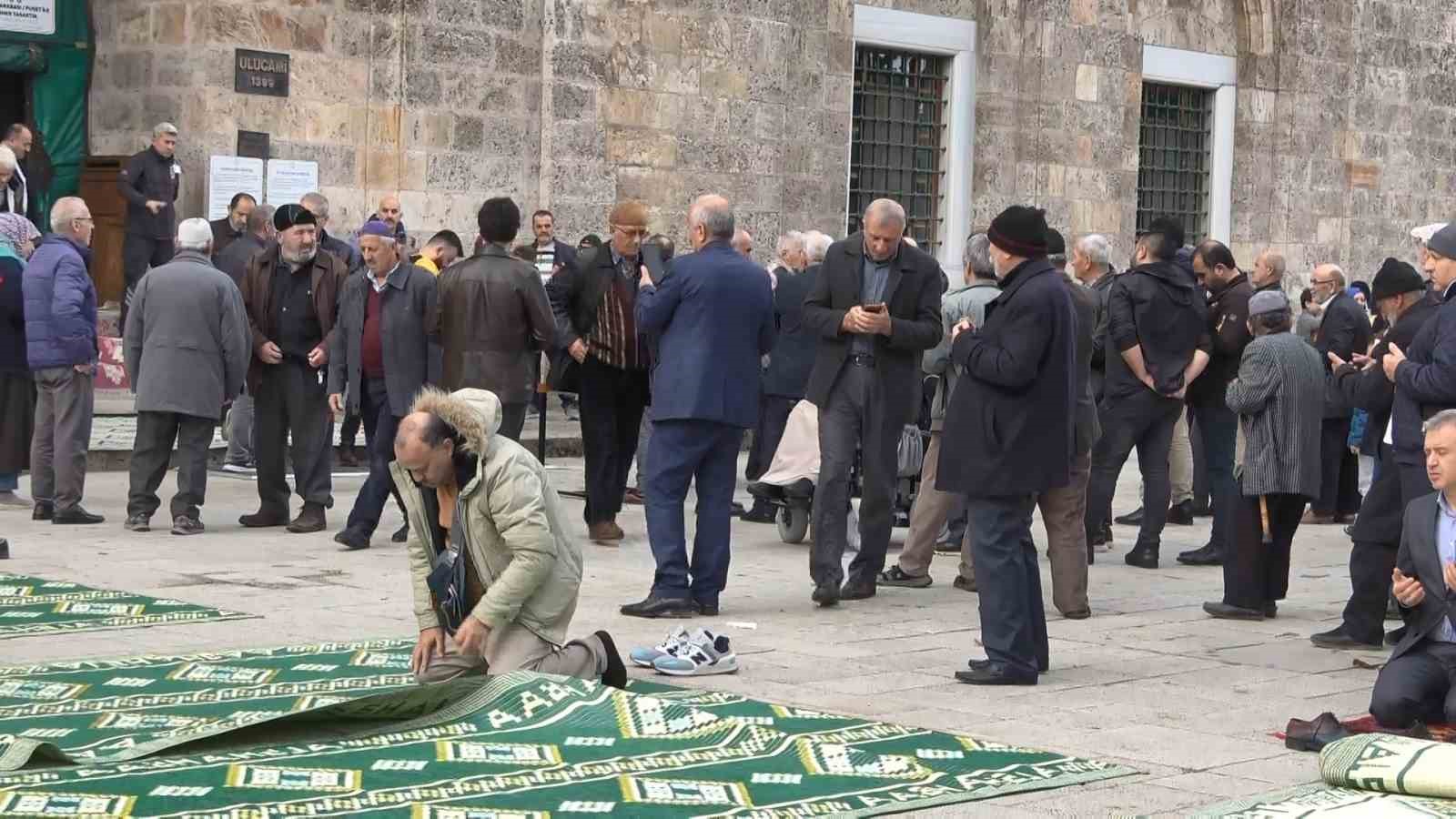 Bursa Ulu Cami’de Filistin halkı için dua edildi