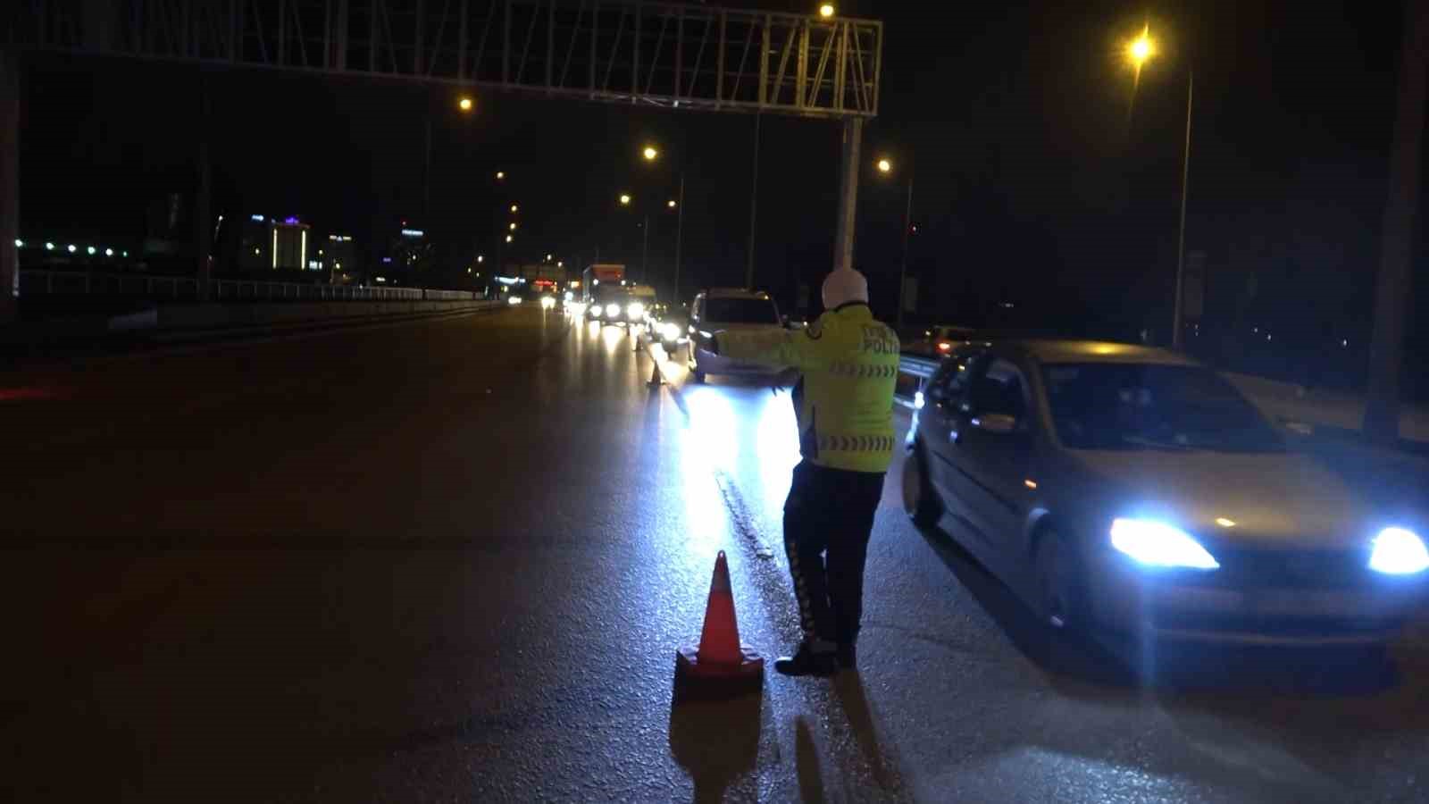 Direksiyonda alkollü yakalandı, pavyona gidemediği için üzüldü