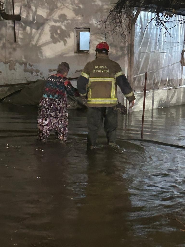 Bursa itfaiyesi Kasım ayında da durmadı, 2 bin 531 olaya müdahale etti