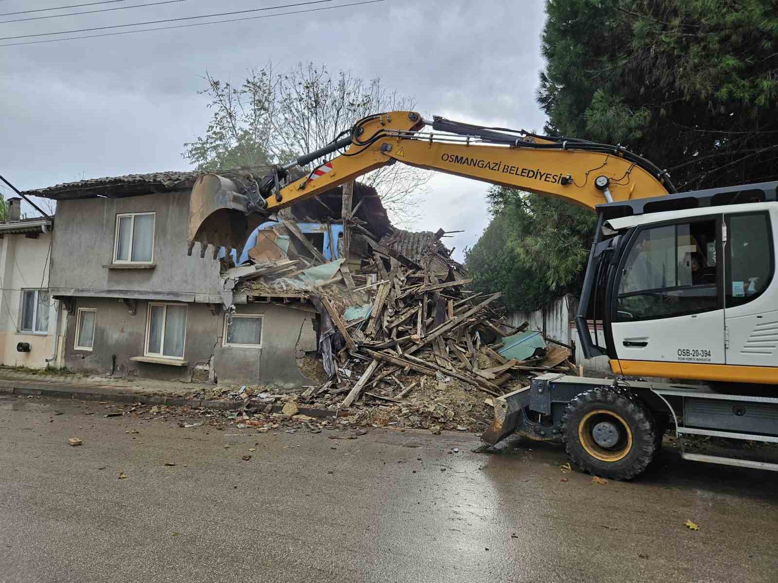 Osmangazi’den mahallelerin çehresini değiştiren yıkım