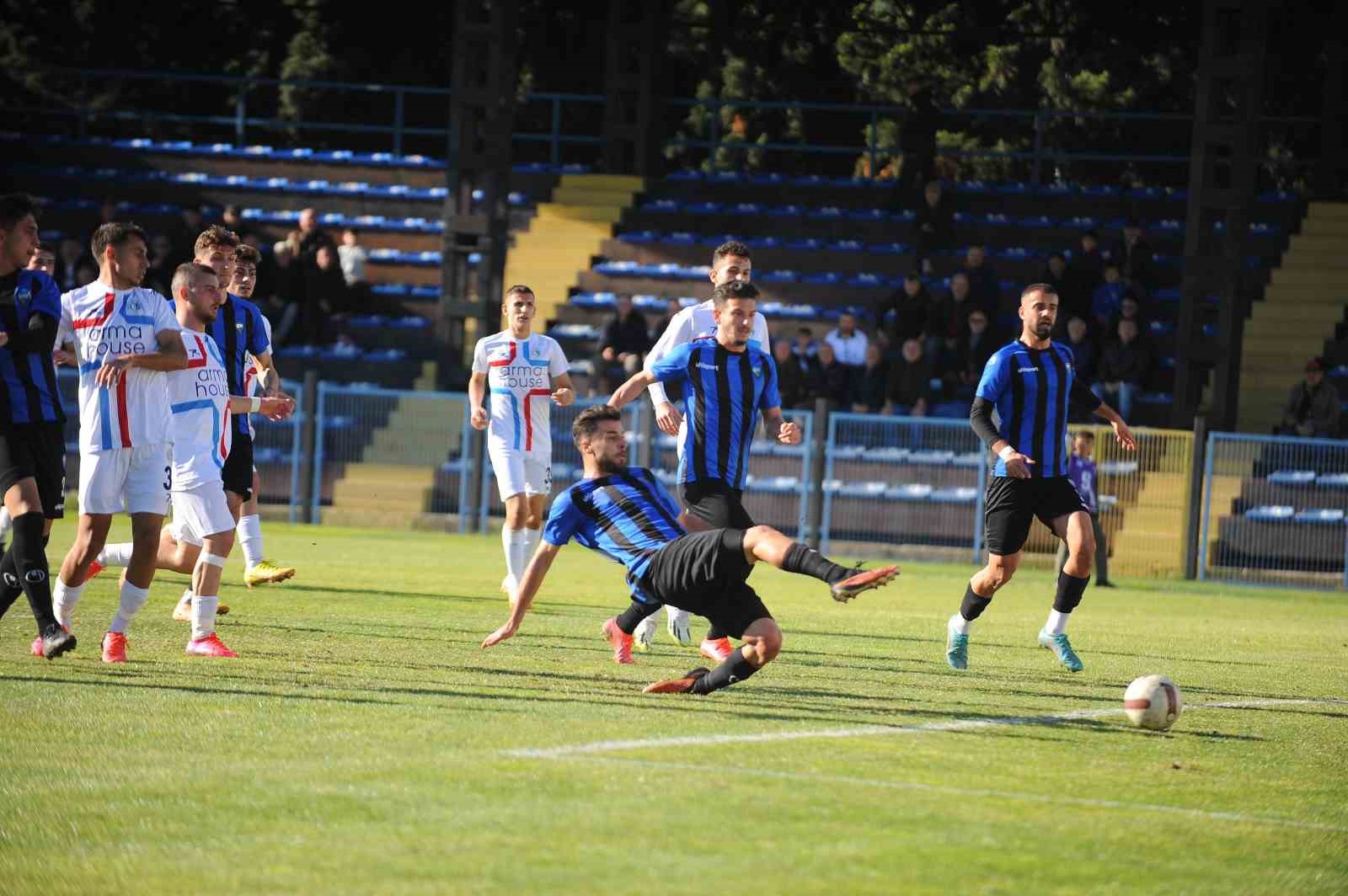 TFF 2. Lig: Karacabey Belediyespor: 1 - Beyoğlu Yeni Çarşı: 1