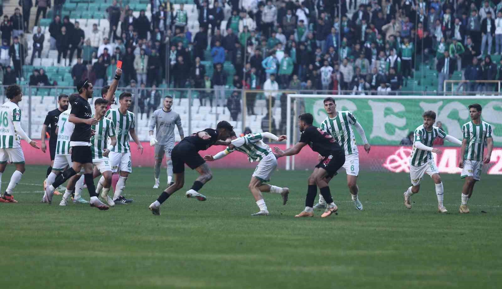 Bursaspor-Diyarbekirspor maçında ortalık karıştı - Maçın son anında 5 kırmızı kart çıktı