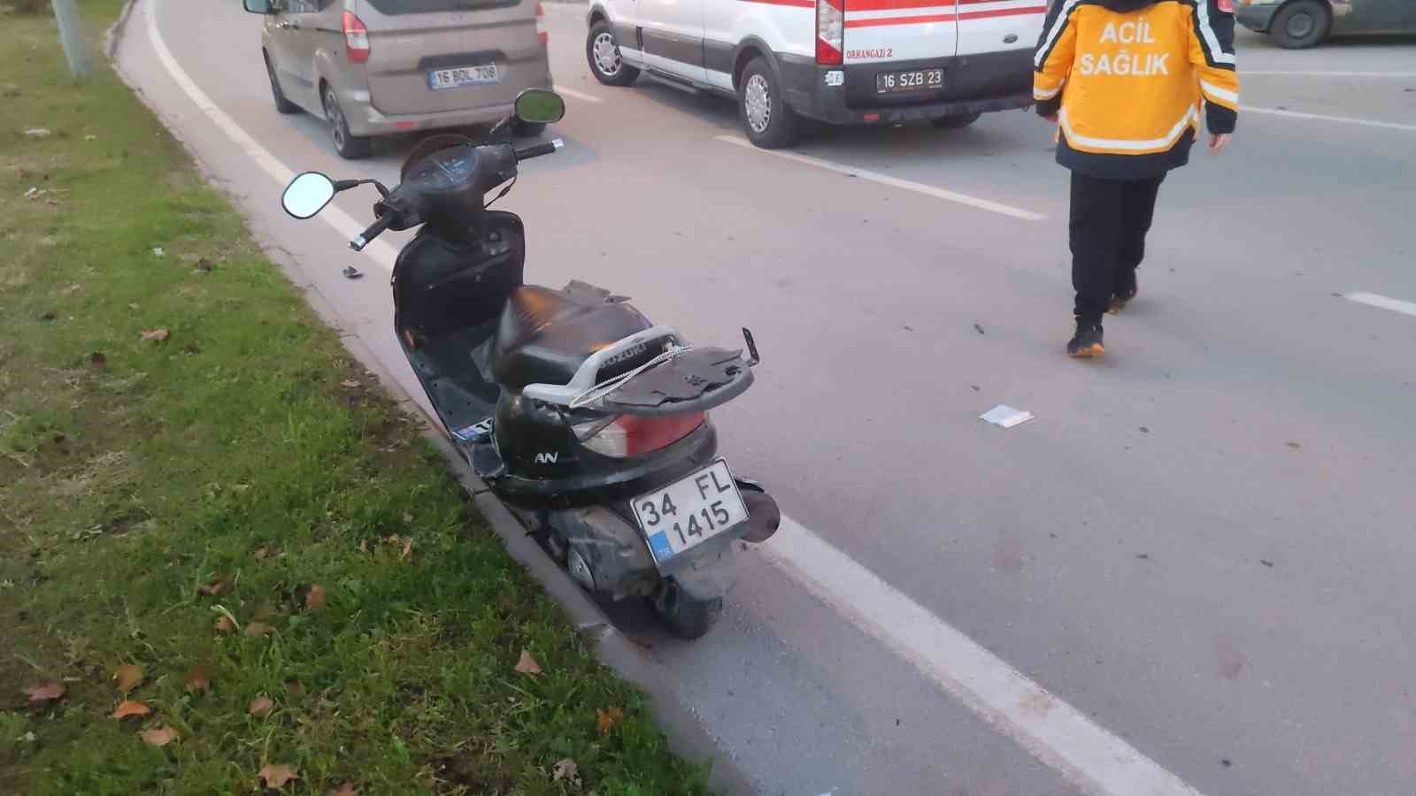 Motosiklet hafif ticari araçla çarpıştı 2 yaralı