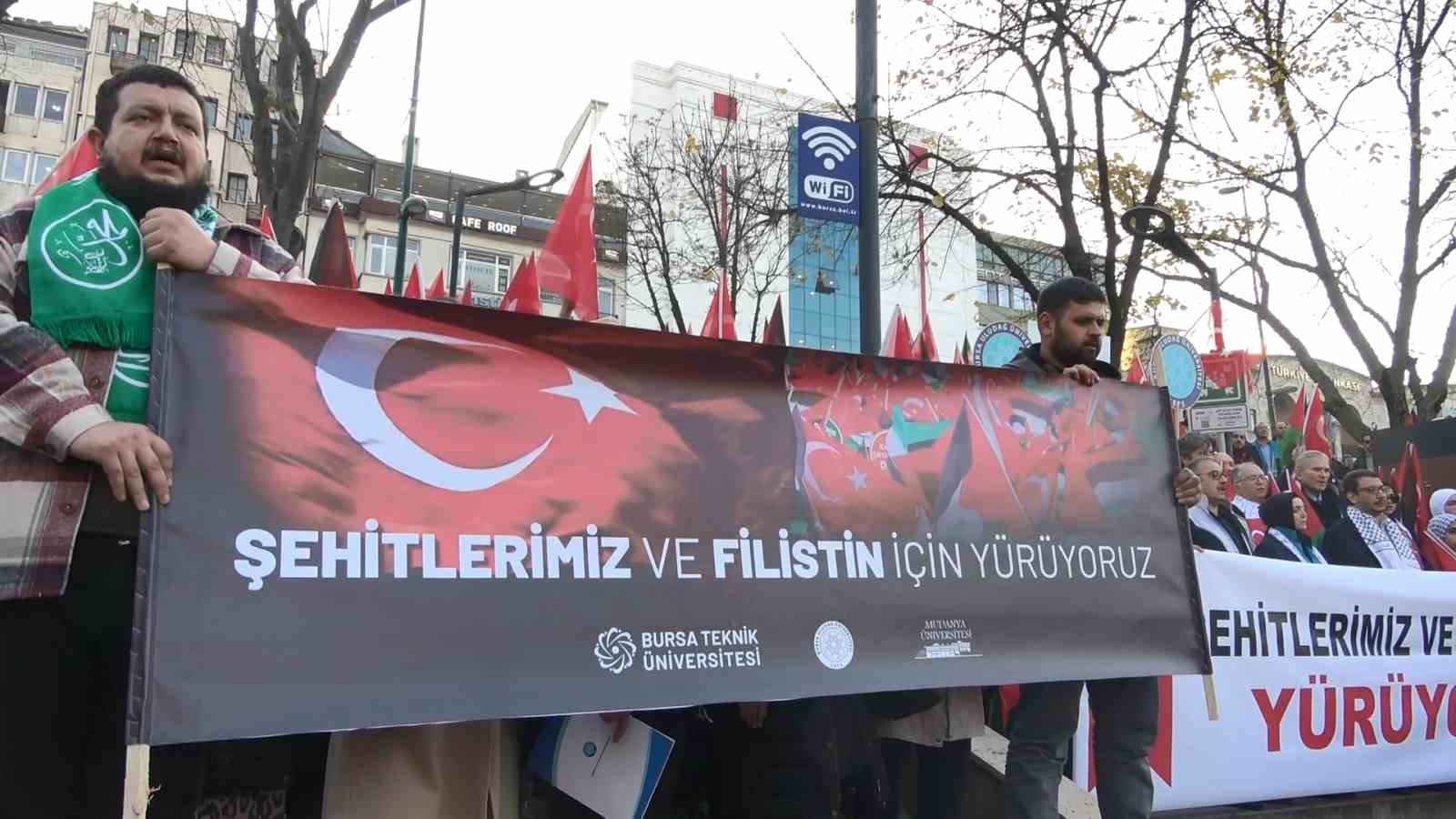 Bursa’da üniversite öğrencileri şehitler ve Filistin için yürüdü