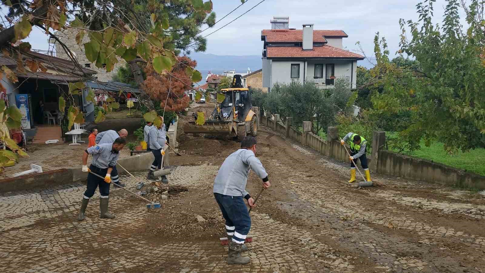 Bursa’da sel bölgelerinde yaralar sarılıyor