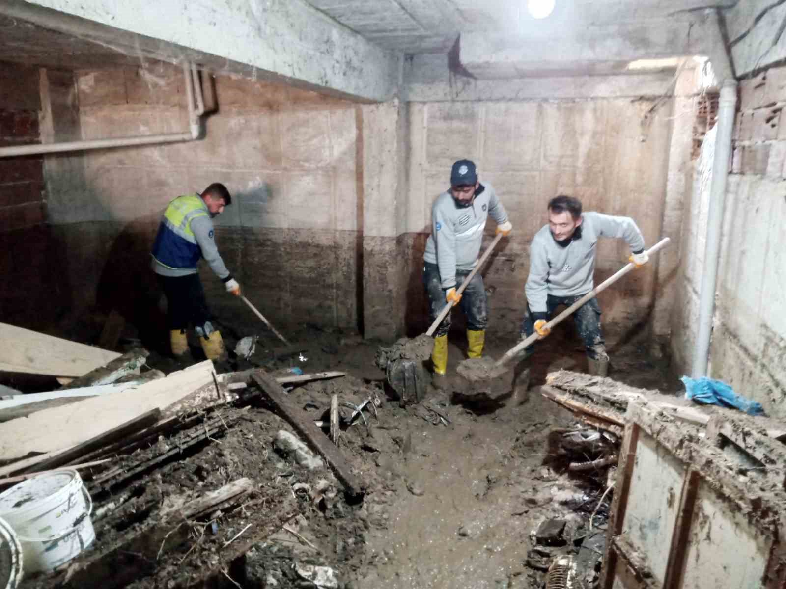 Bursa’da sel bölgelerinde yaralar sarılıyor