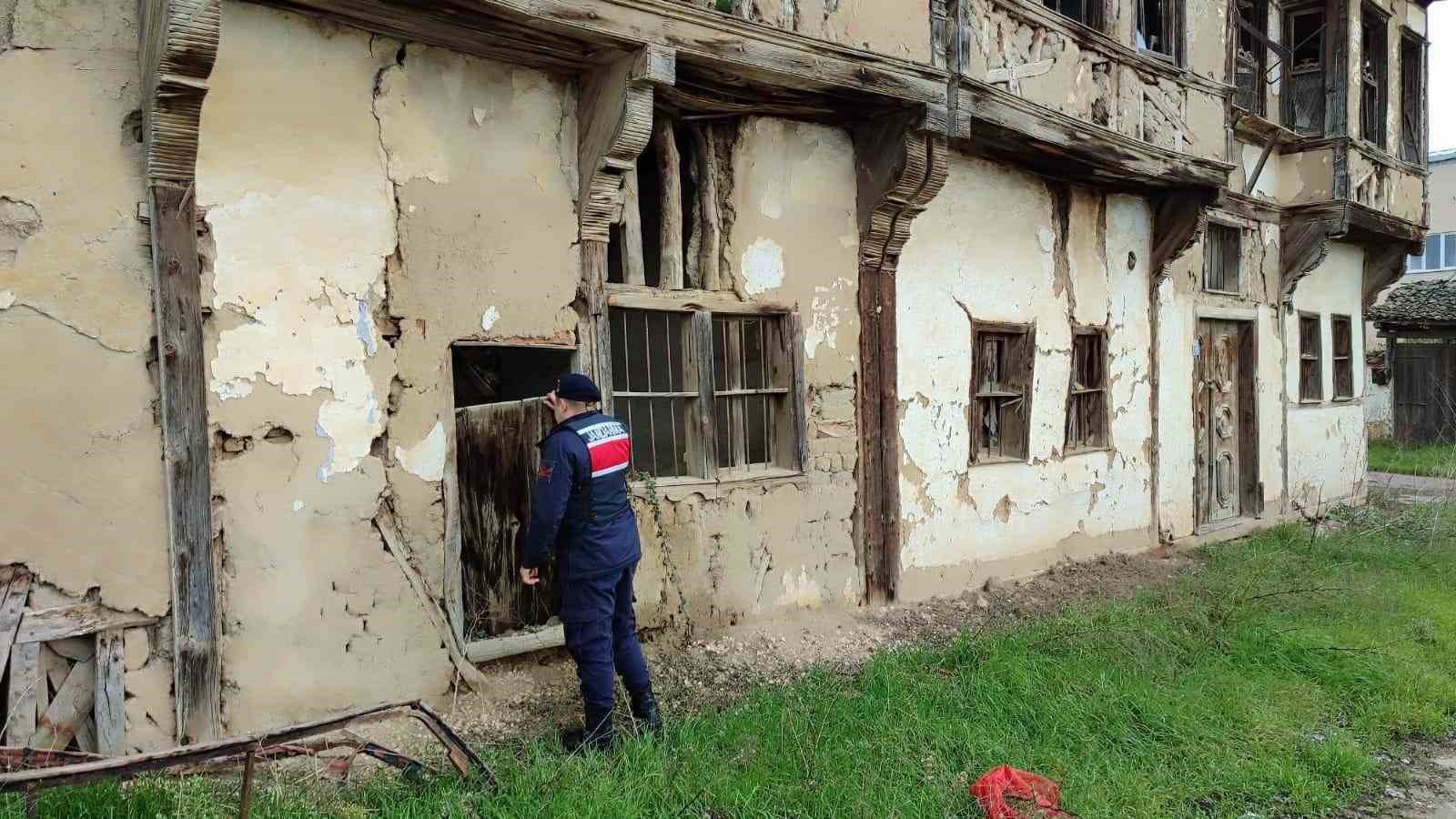 Bursa’da jandarma aranan 18 şahsı yakaladı