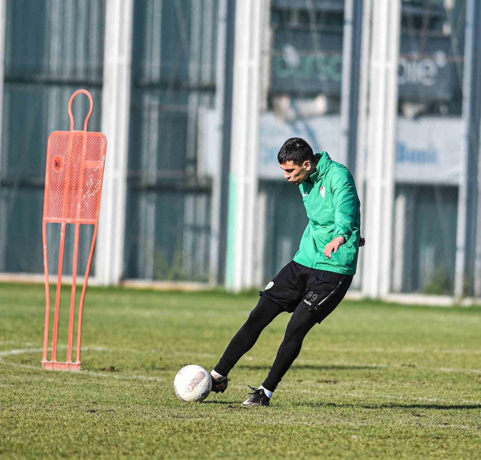 Bursaspor yoğun çalışıyor