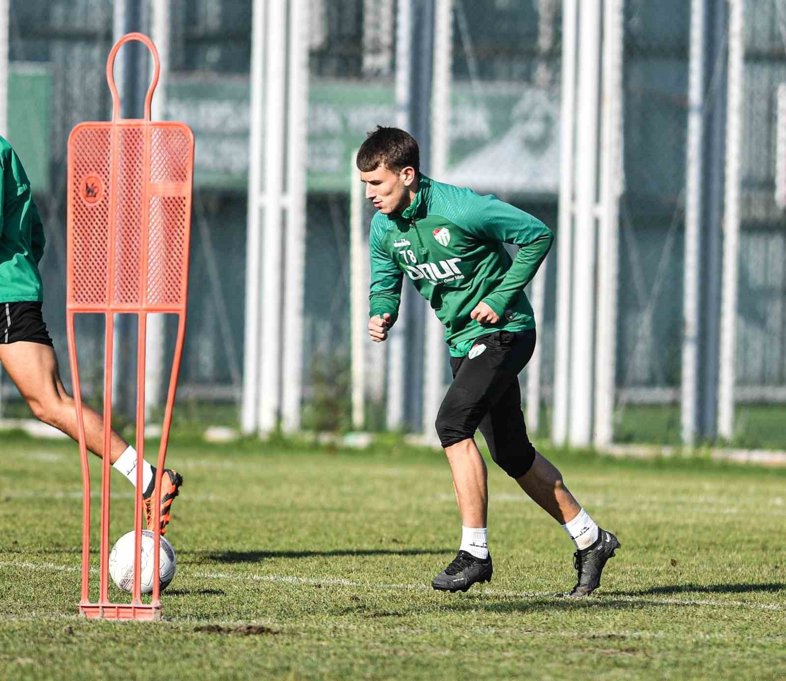 Bursaspor yoğun çalışıyor