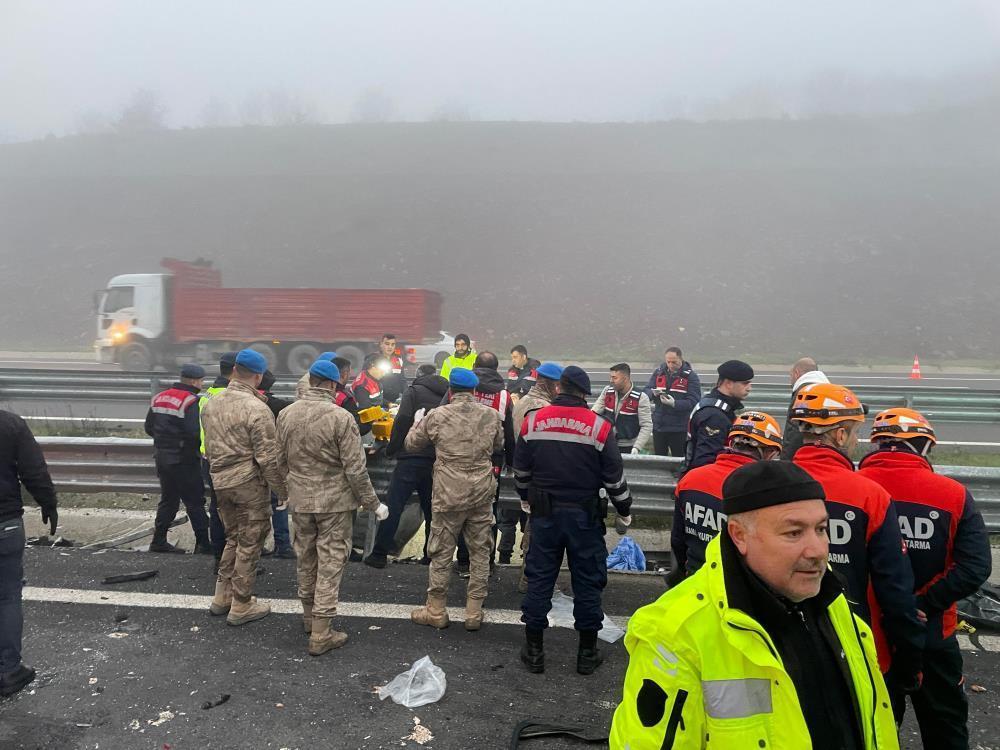 Son dakika! Kuzey Marmara Otoyolu'nda zincirleme kaza: 11 ölü, 57 yaralı