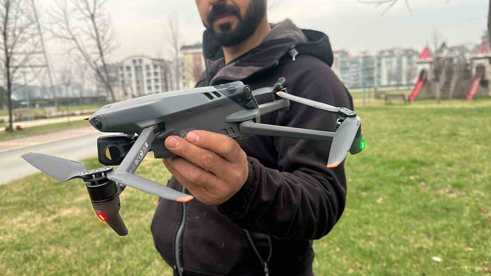 (Özel) Yol kenarında dron buldu, sahibini her yerde arıyor