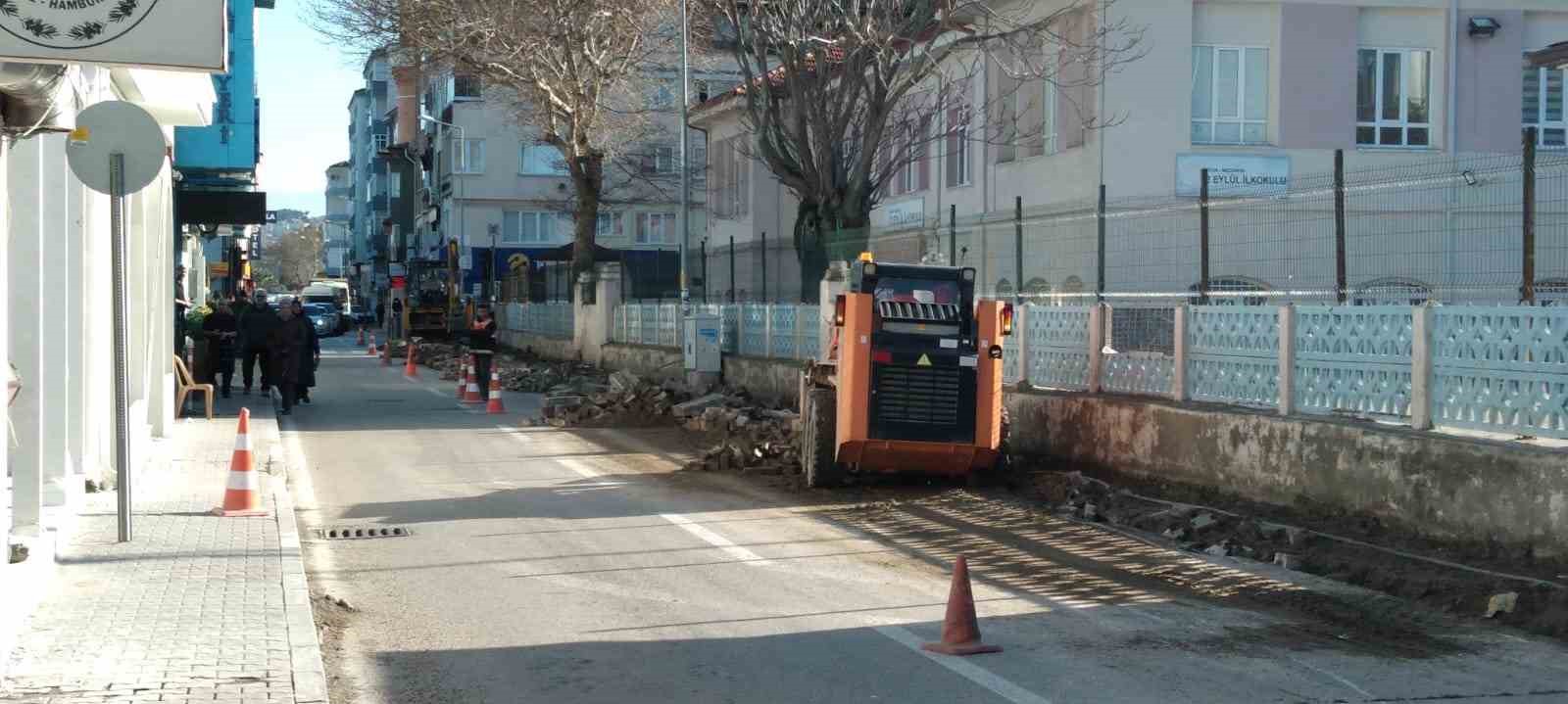 Mudanya’ya karlı havalara özel tretuvar