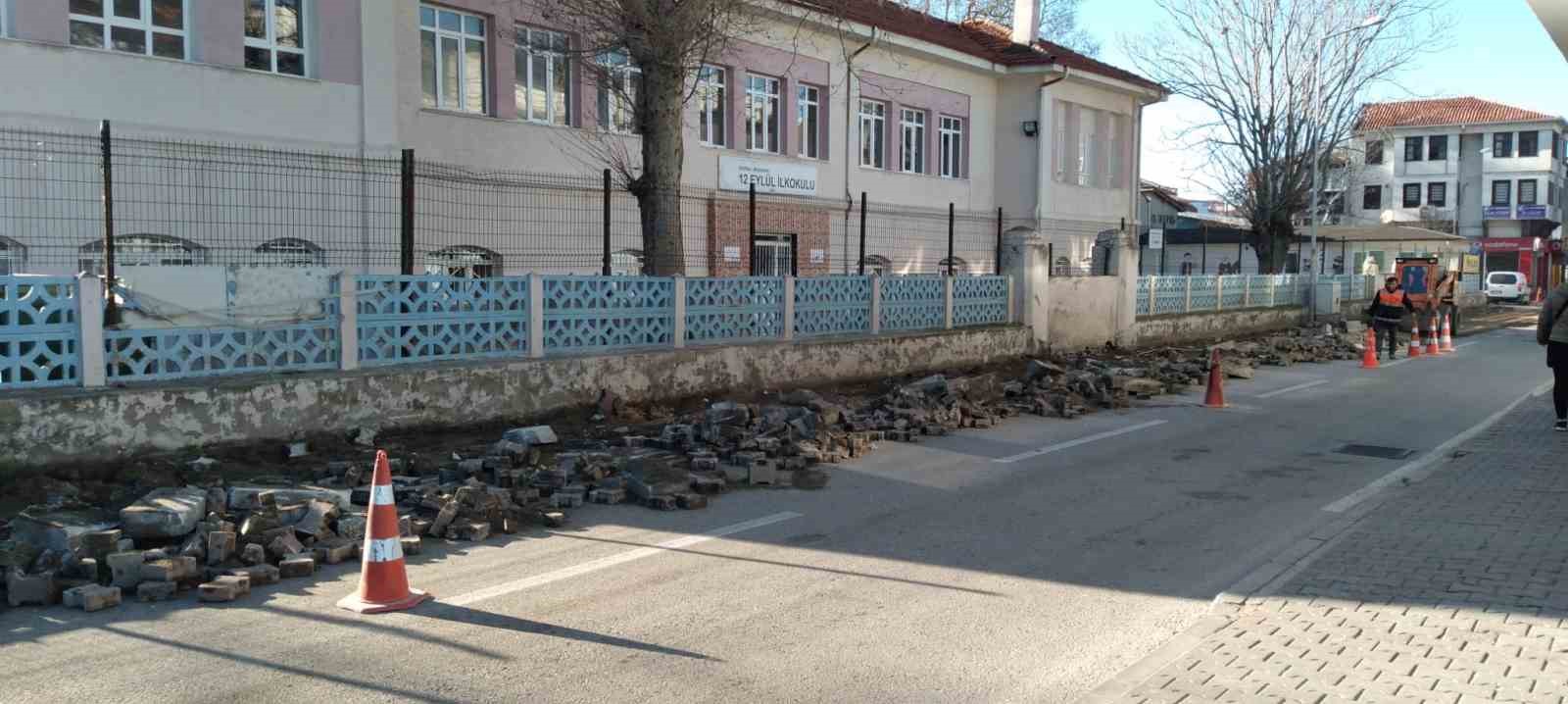 Mudanya’ya karlı havalara özel tretuvar