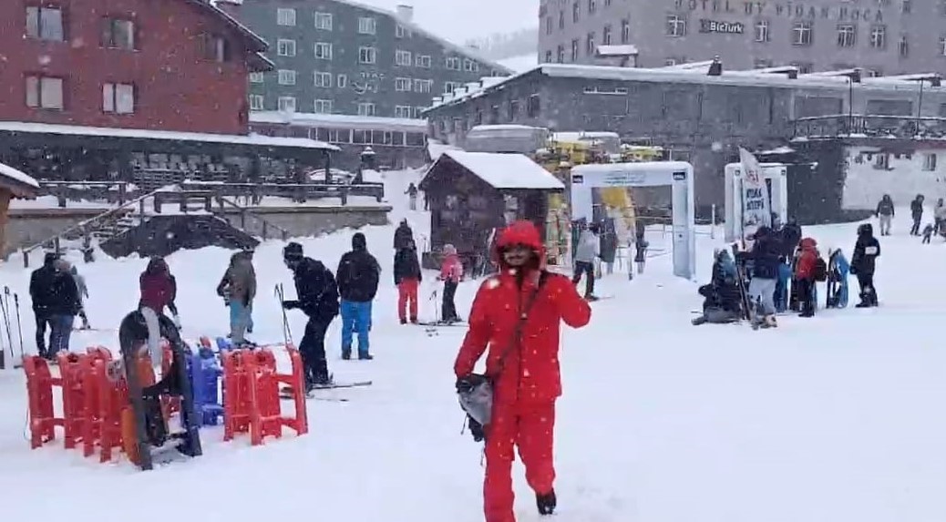 Uludağ’da beklenen kar yağışı başladı