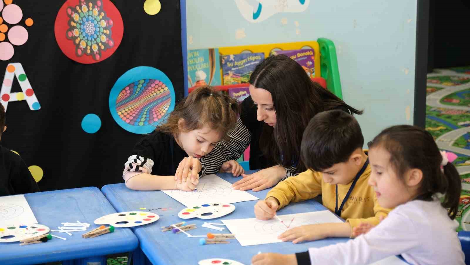 Anakucaklarında yarıyıl renkli geçiyor