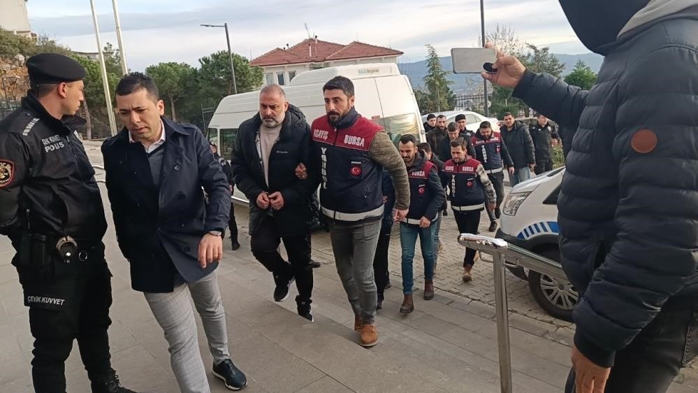 Bursa’daki kuyumcu fonu sanıkları adliyeye sevk edildi: 6 şüpheliden 3’ü tutuklandı