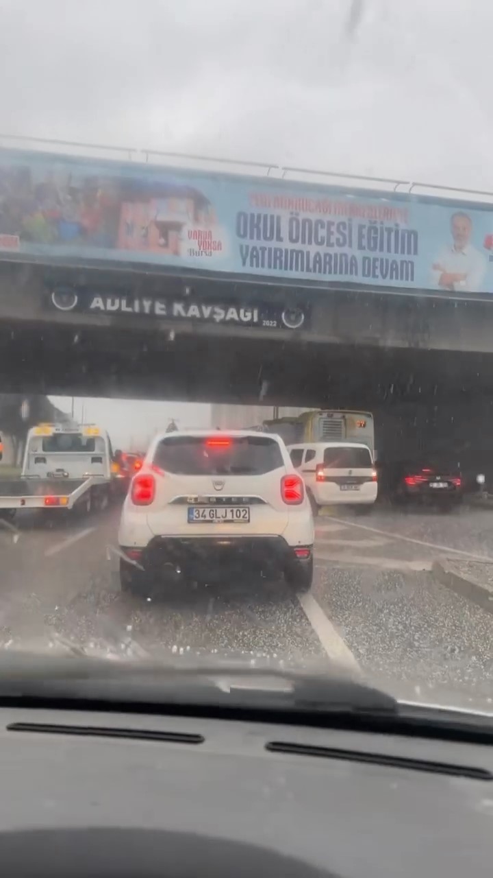 Bursa’da dolu yağışı etkili oldu