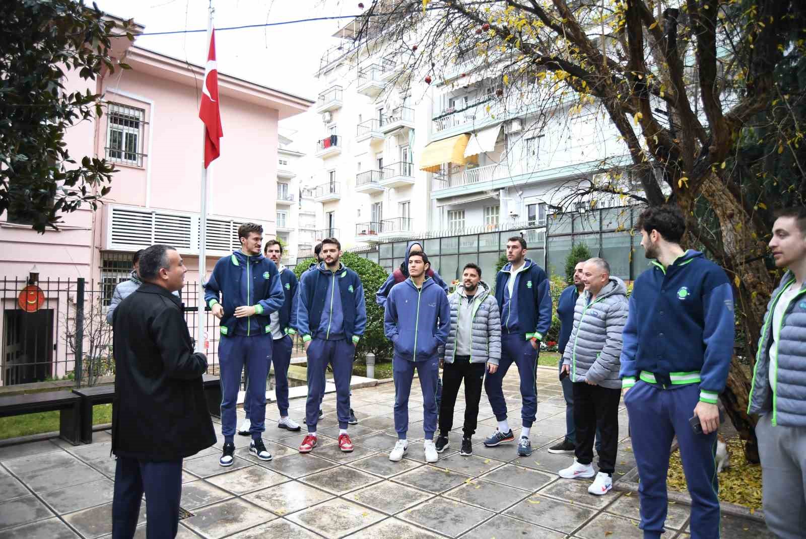 Tofaş Basketbol Takımı, Atatürk’ün evini ziyaret etti