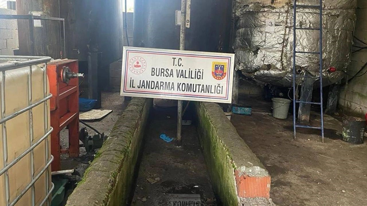 Bursa’da kaçak akaryakıt tesisinde 5 bin litre kaçak motorin ele geçirildi