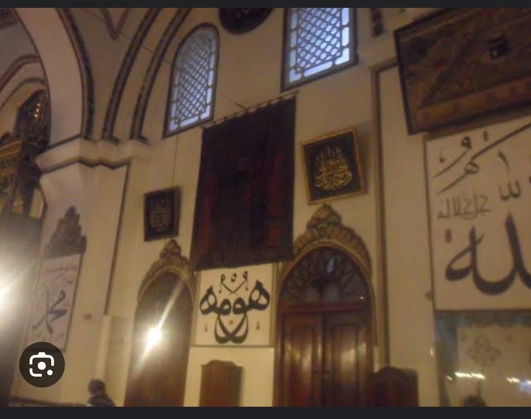 Ulu Cami’deki Kabe örtüsünün altın püskülleri kayıp