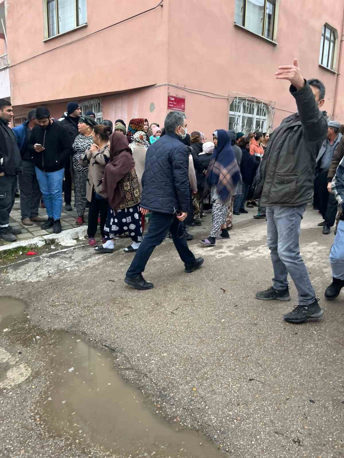 Bursa’da tartıştığı eşinin boğazını kesti