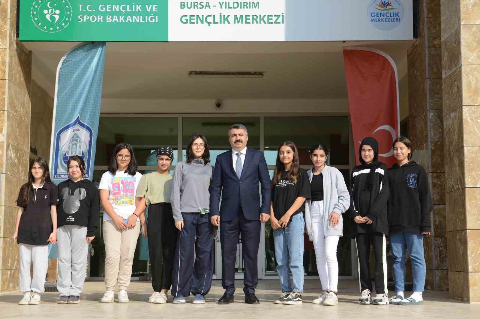 Yıldırım Gençlik Merkezi Kütüphanesi hizmete hazır