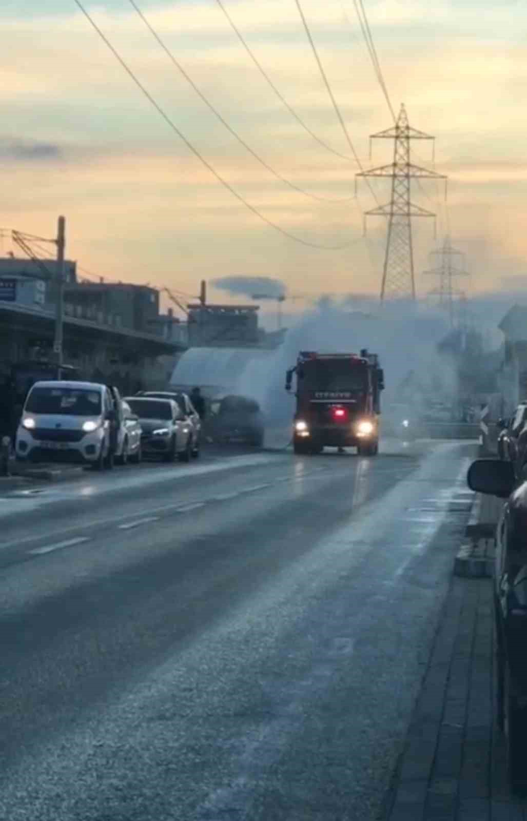 Bursa’da seyir halindeki otomobil alev alev yandı