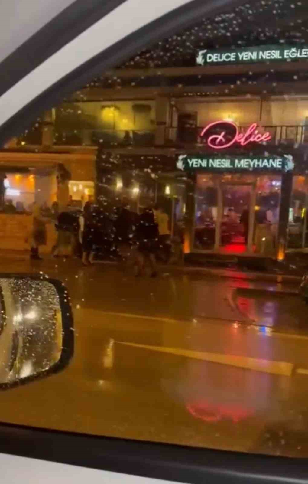 Bursa’da tekme ve yumrukların havada uçuştuğu kavgalar kamerada