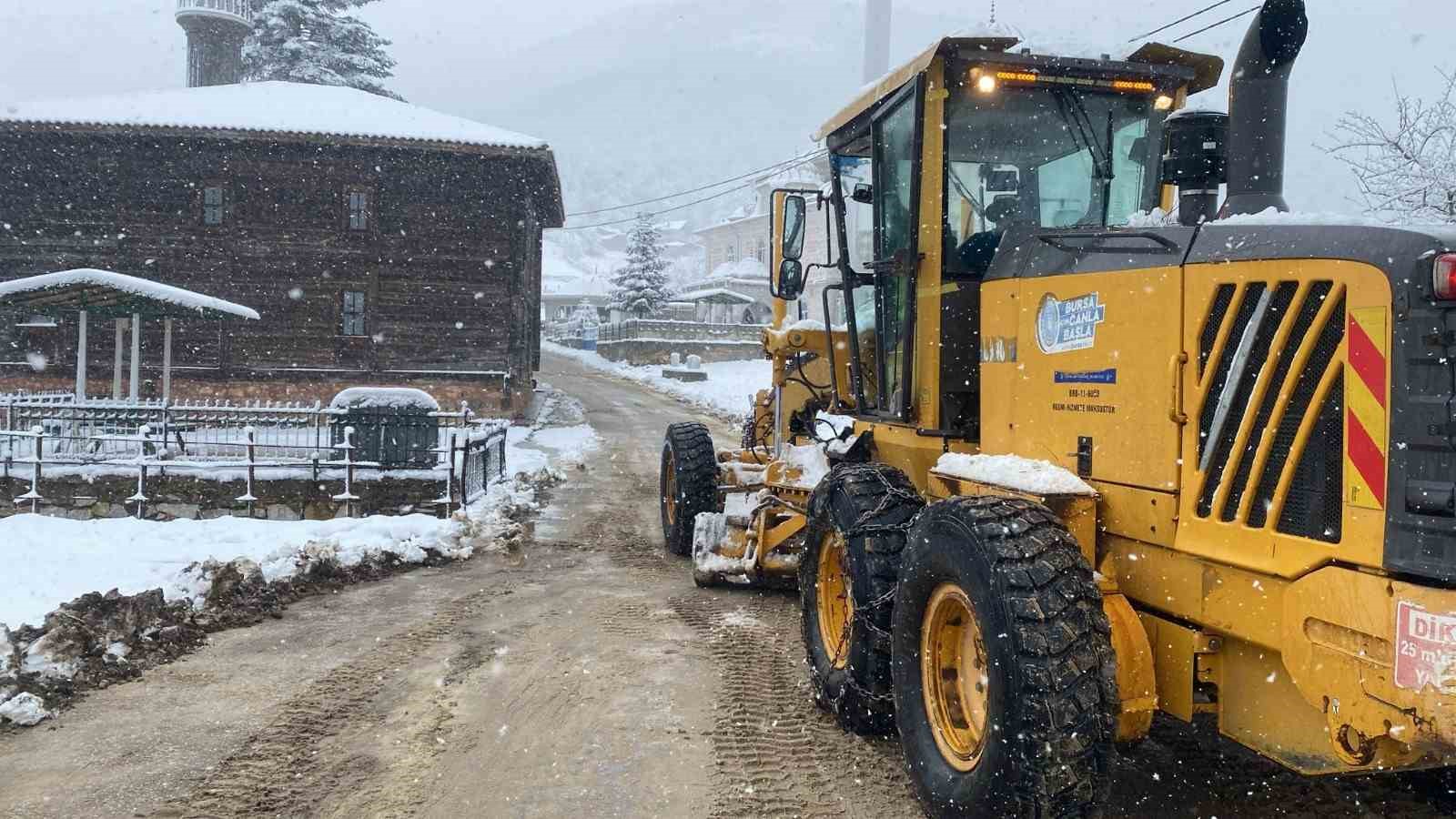 Bursa’da 56 mahallede kar mesaisi