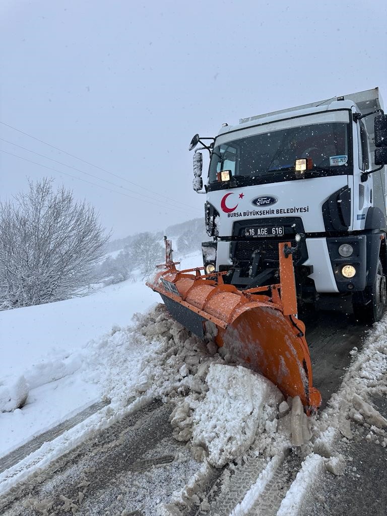 Bursa’da 56 mahallede kar mesaisi