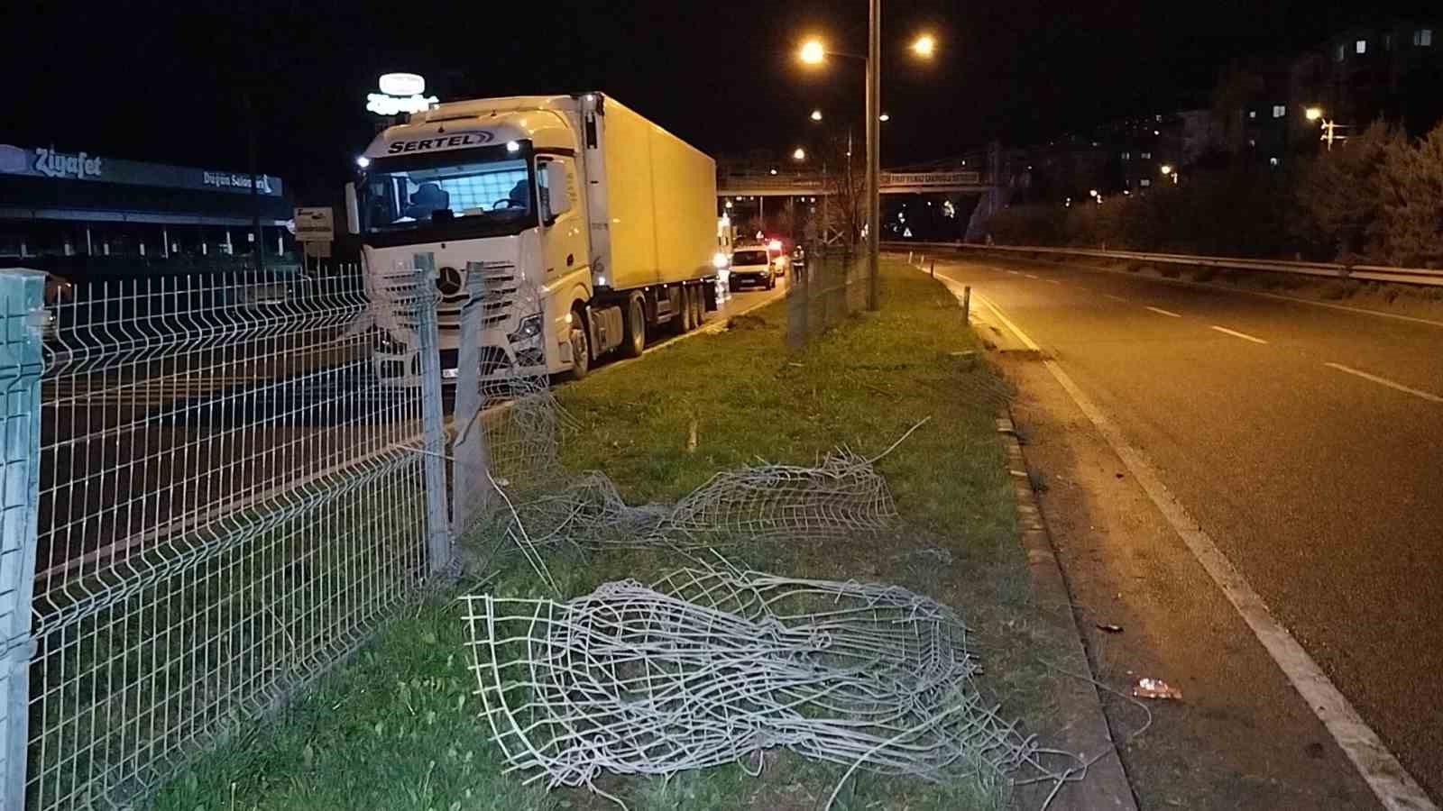 Kamyonet tıra çarpıp karşı şeride geçti: 1 yaralı