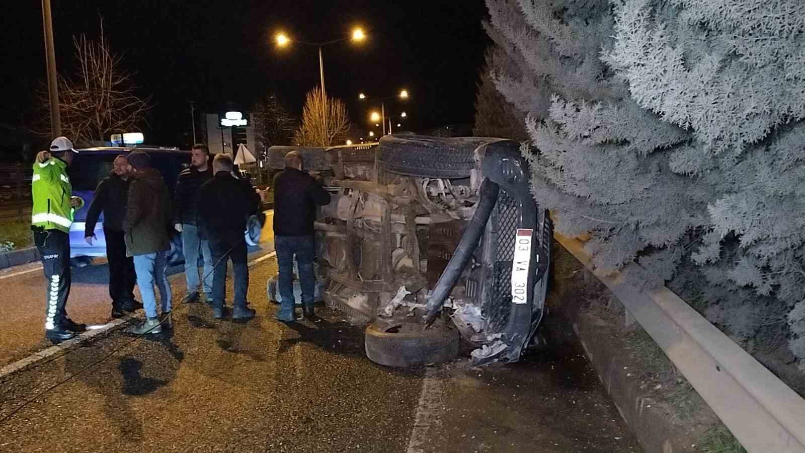 Kamyonet tıra çarpıp karşı şeride geçti: 1 yaralı