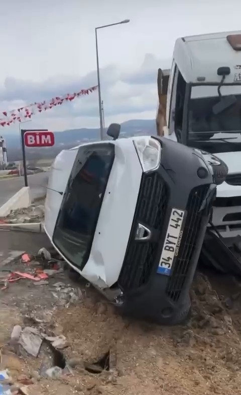 Bursa’da freni boşalan kamyon böyle harekete geçti, faciadan dönüldü