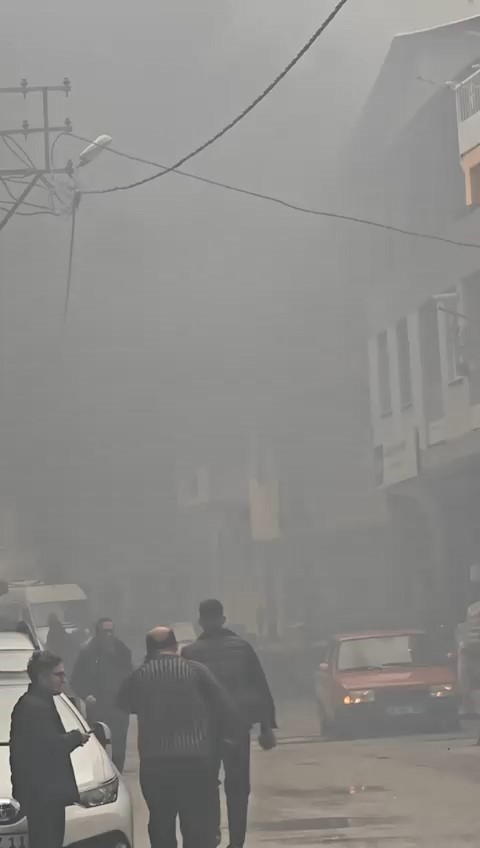 Bursa’da çatı yangını mahalleliyi ayağa kaldırdı