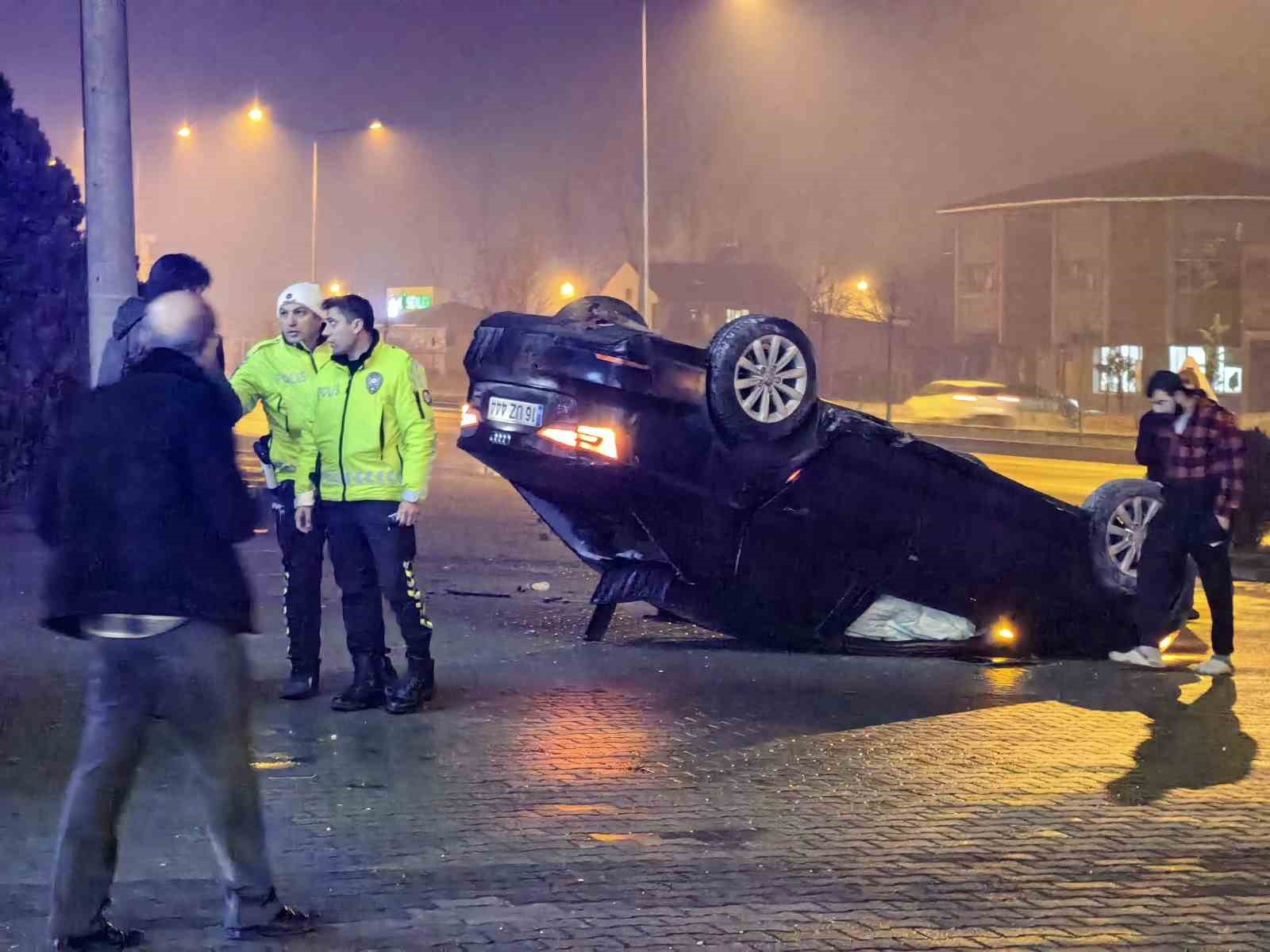 Babasından izinsiz aldığı aracı hurdaya çevirdi: 3 yaralı