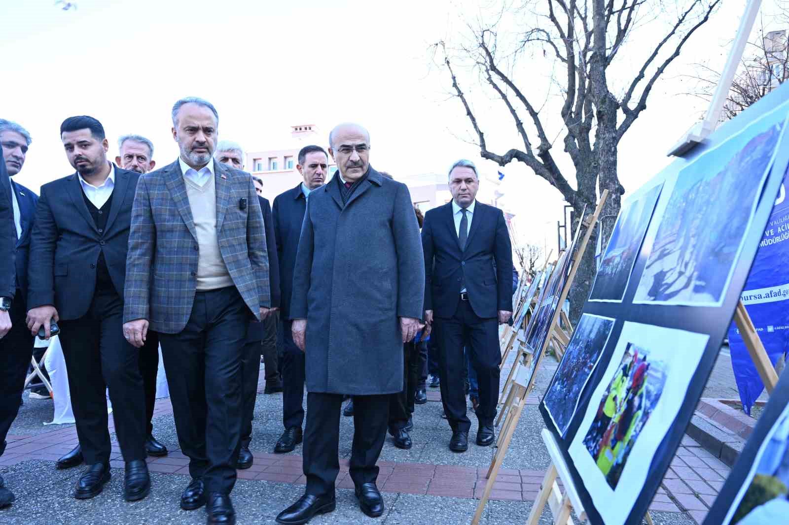 Depremde hayatını kaybedenler dualarla anıldı